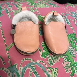 Bukubee Baby Zip around Shoes Pink Leather faux fur lined Size 5